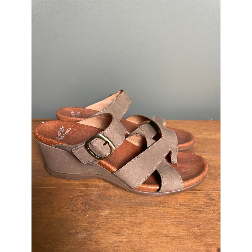 Dansko Gray/Olive Wedge Sandal. Size 39/8.5-9. Great condition.